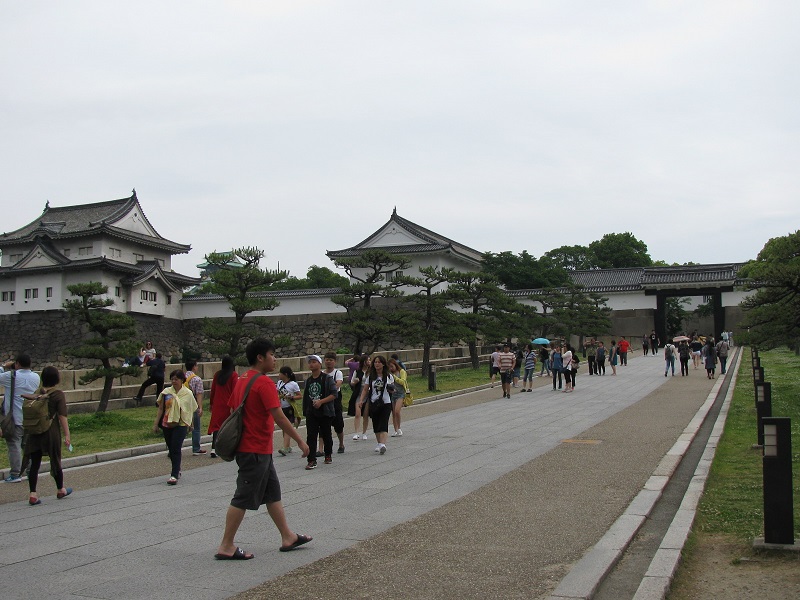 On the Way to Osaka Castle